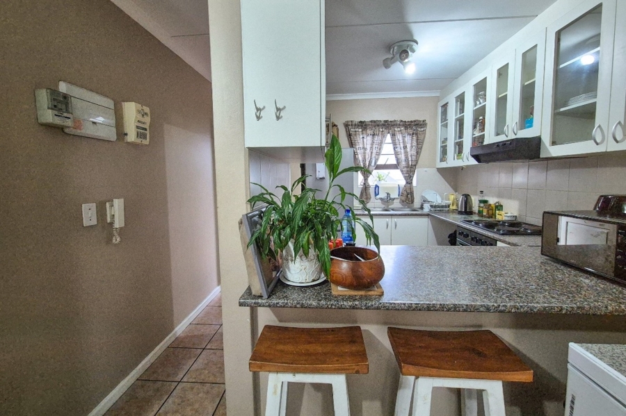2 Bedroom Property for Sale in Vredekloof East Western Cape